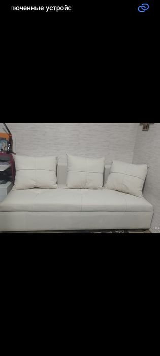 диван, стол зеркало итд