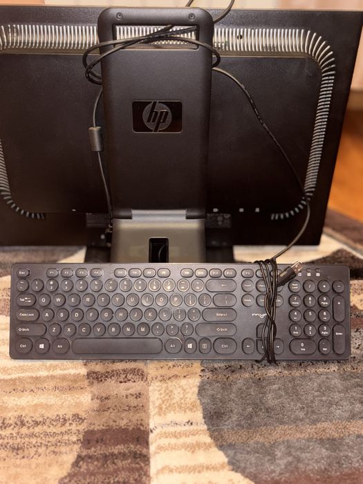 PC Complet / Workstation - 48GB RAM, Intel Xeon, Nividia Quadro K2200, SSD+2TB, Monitor HP 24", Wi-Fi + Tastatură
