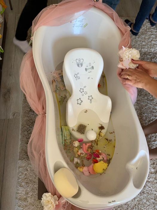 Baliuta bebe cu suport nou-nascut