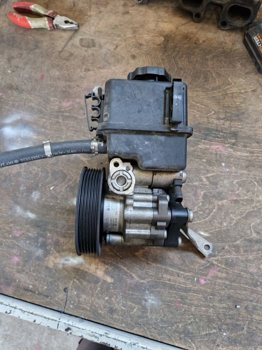 Pompa servo servodirectie Mercedes C class w204 E w212 e 5 A006461501