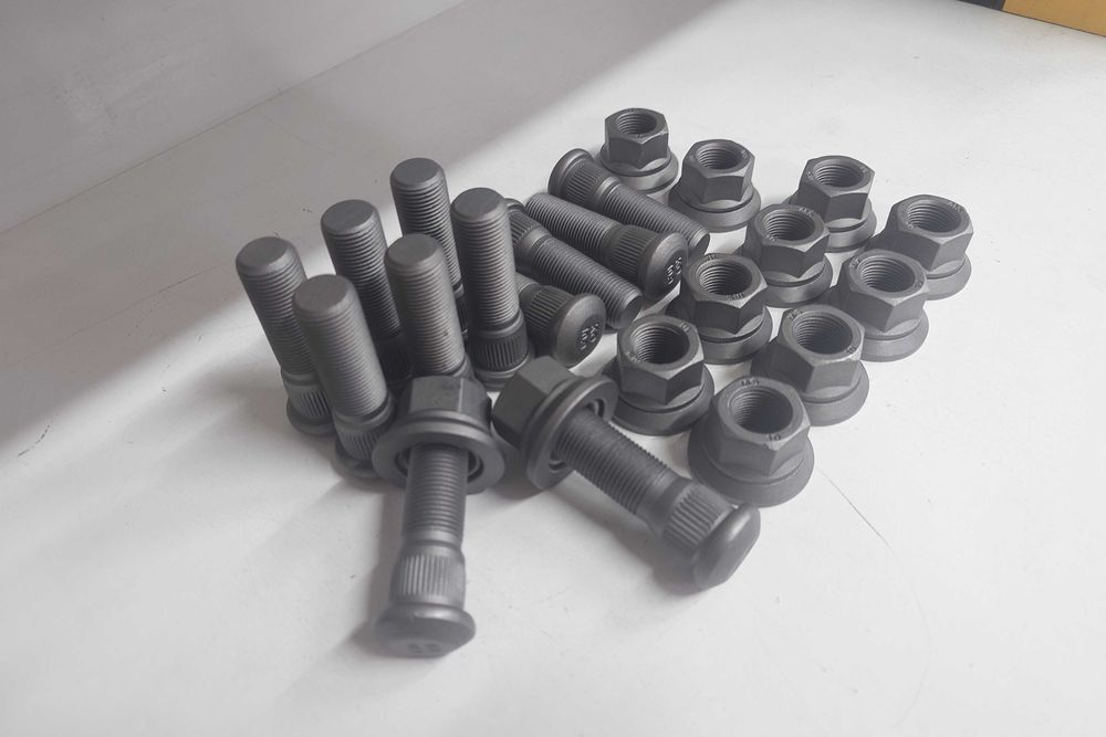 Шпилька+гайка заднего колеса комплект на Газель 24 штуки