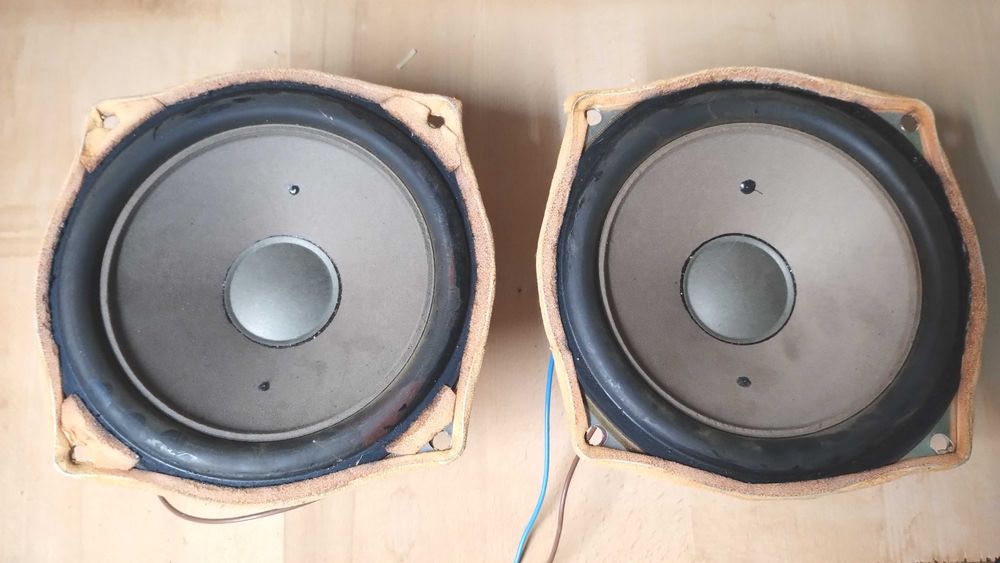 pt muzica un set difuzoare bass Grundig 8 ohmi 30W 20cm