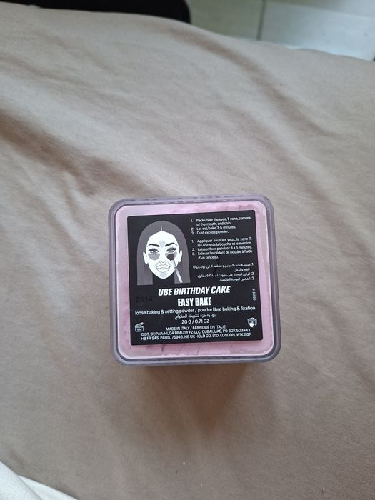 Пудра на hudabeauty