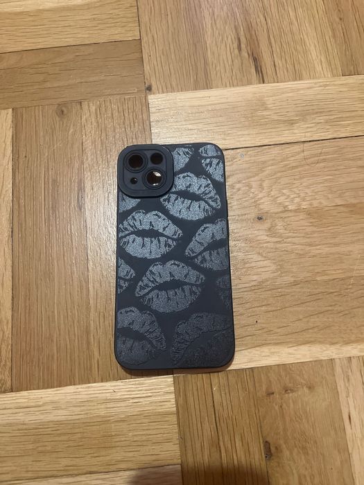 Продаване на калъфи за iPhone 13