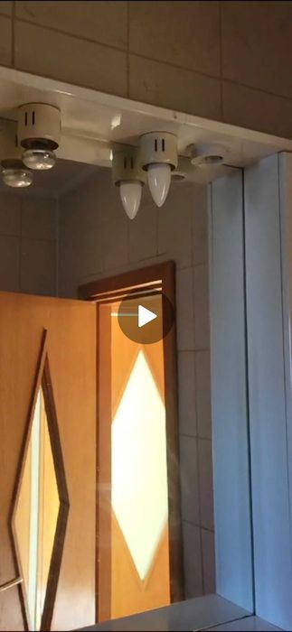 Cabină de duș, 2 chiuvete și alte corpuri de mobilier pentru baie