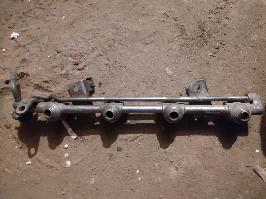 Топливная рампа с форсунками