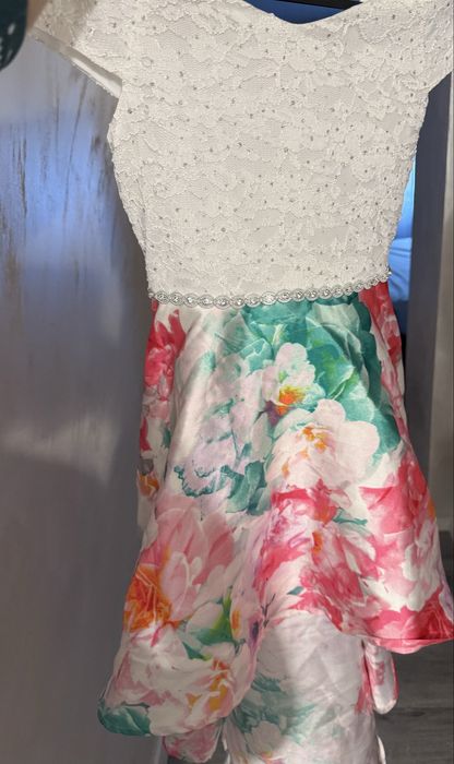 Rochita si blanita pentru fetita varsta cuprinsa intre 7,8 ani