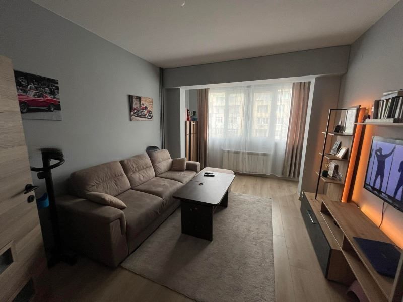 Продава се Тристаен апартамент в София, Свобода - 90 кв.м за 1967 €/кв.м - Снимка #1