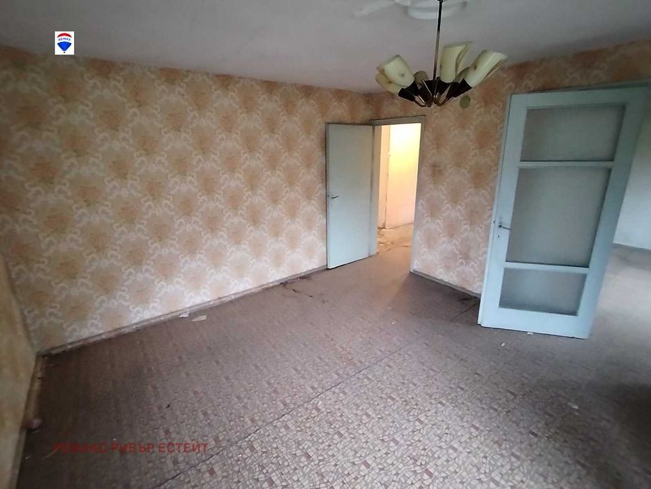 Градска къща за продажба кв. Родина 3