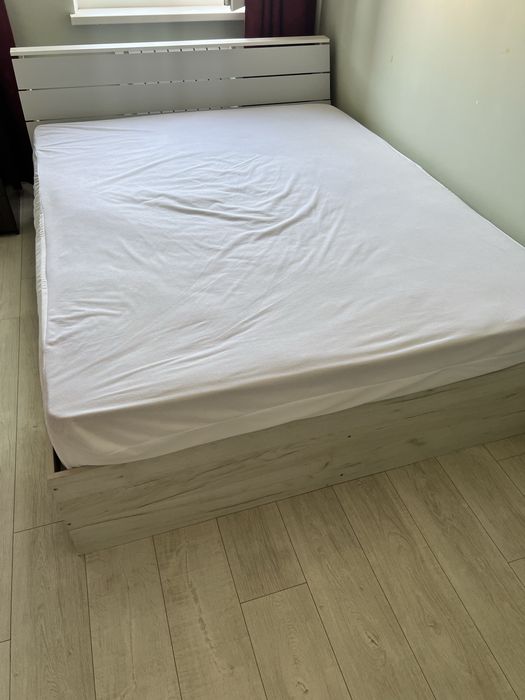Продам двуспальную кровать