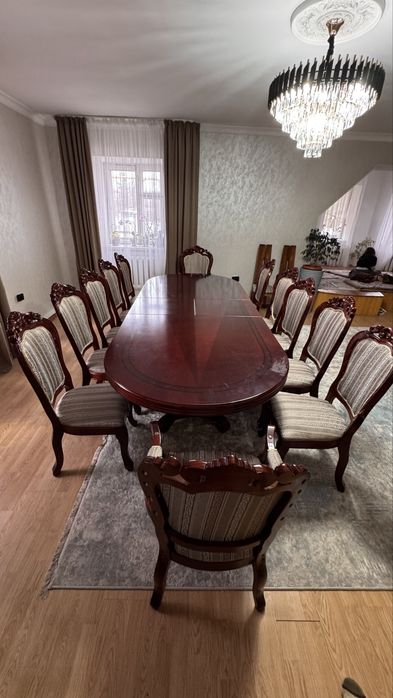 Стол со стульями