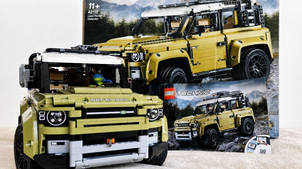 LEGO Technic 42110 Land Rover Defender - Complet, Cutie și Manual inclus