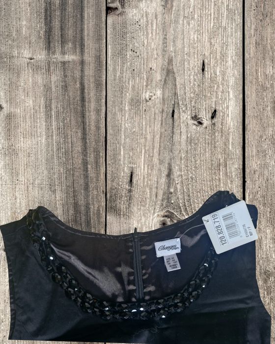 Rochie neagra mini, cu aplicații în jurul decolteului, măsura L