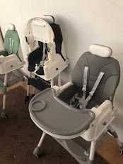 Scaun de masa bebe 4 in 1.Varsta 6-72 luni, Scaun inalt pliabil,4 roti silicon, 2 x Tava detasabila, culoare gri si albastru disponibile