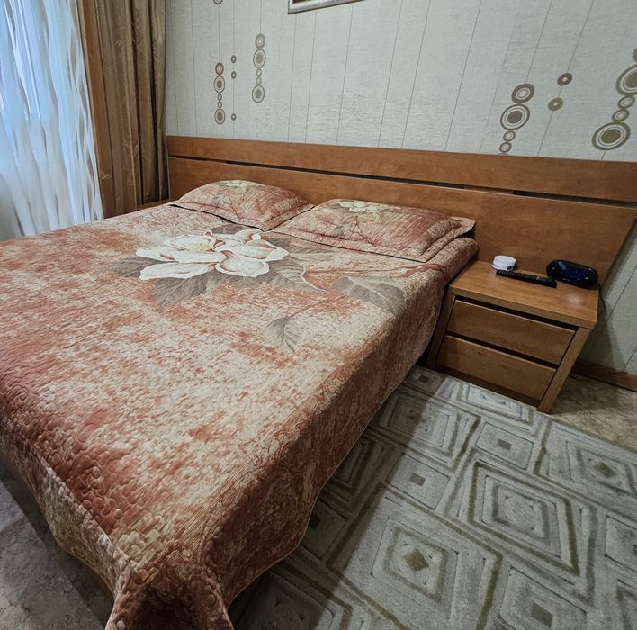 Продам спальный гарнитур