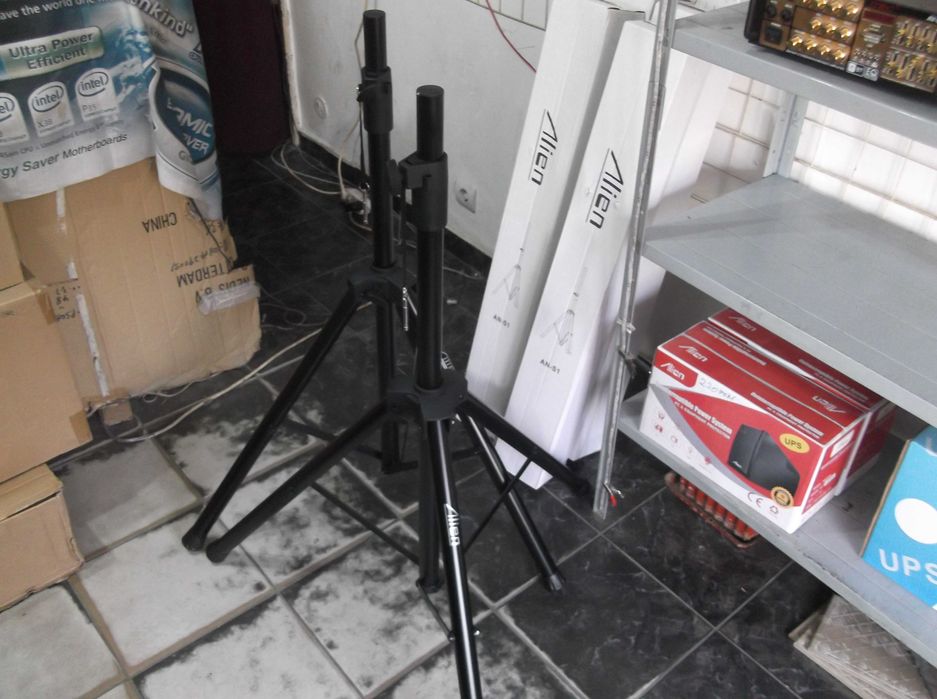 Vând stative boxe  din otel rezistente 60kg