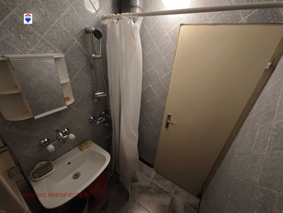 Дава се под наем Едностаен апартамент в Русе, Център - 48 кв.м за 248.88 € - Снимка #8