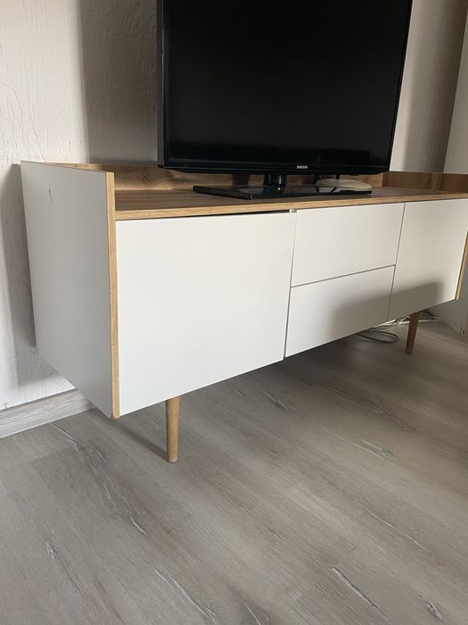 Телевизионен шкаф
