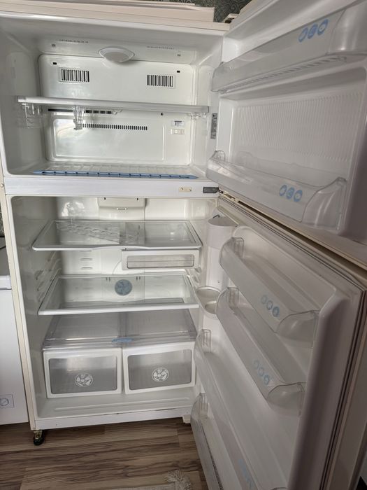 Продается холодильник LG