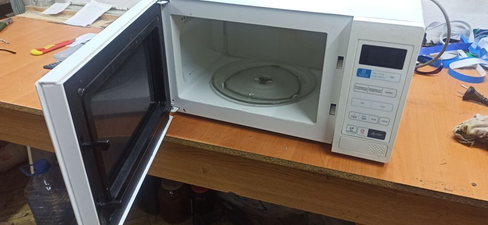 Продам микроволновку Samsung.