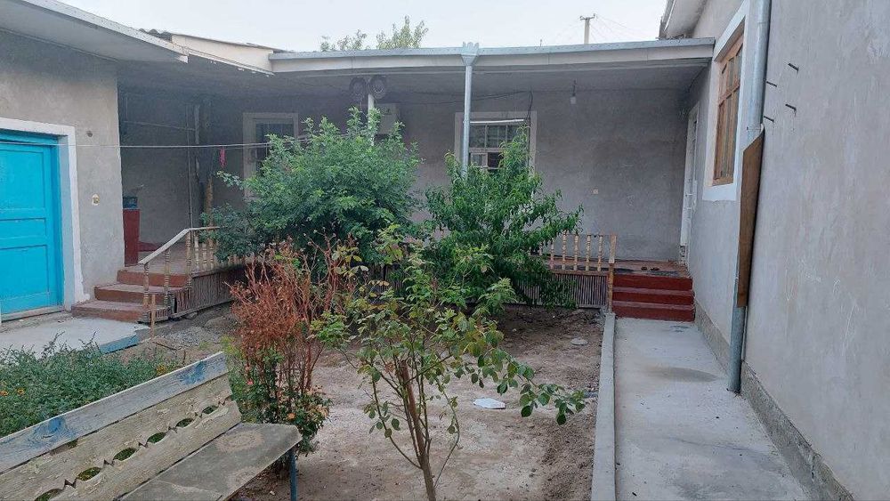 Уй сатылады центрда