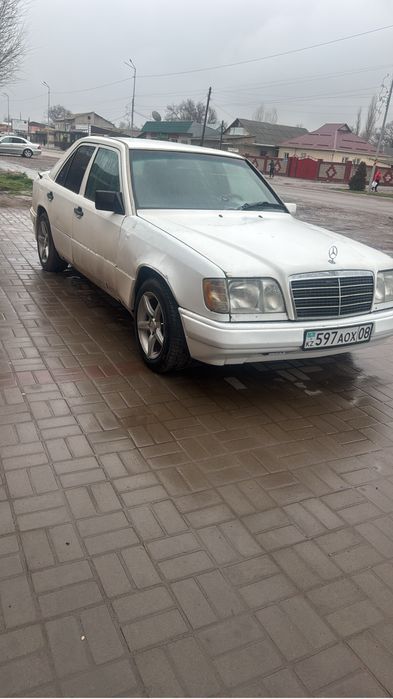 Мерседес 124 2 об.механика 1994