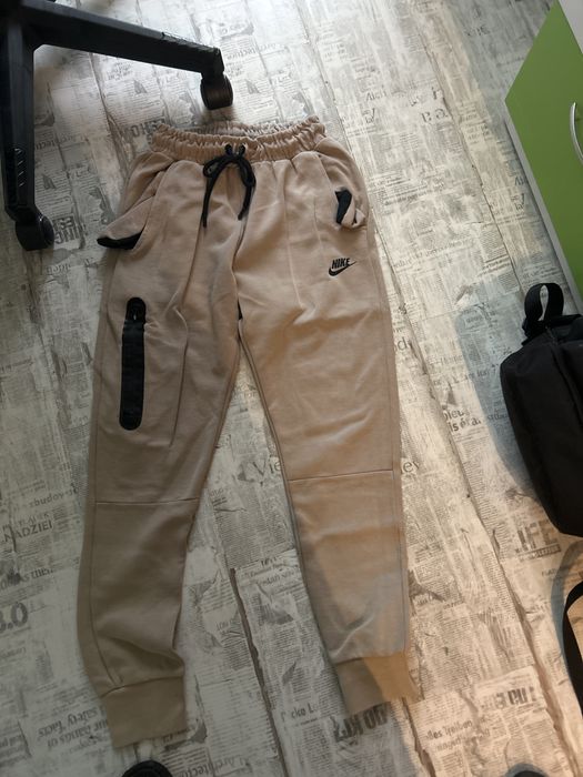 Бежов Nike Tech Fleece