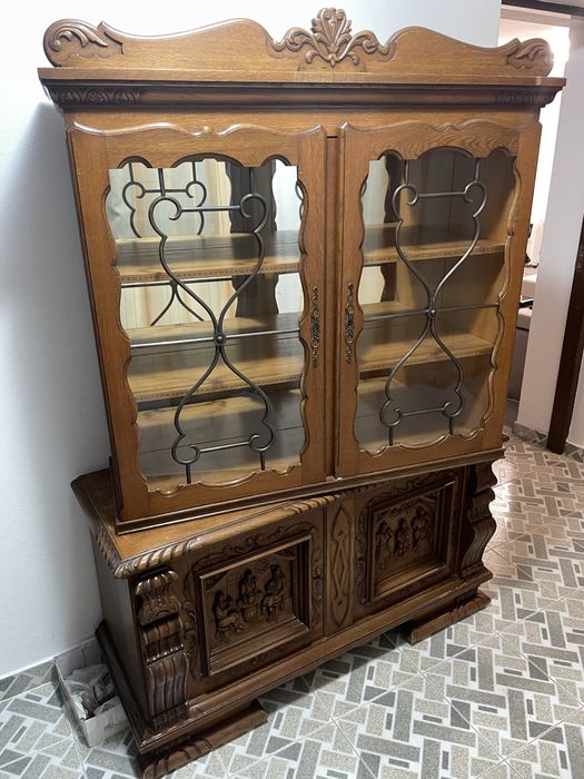 Vitrina rustica sculptata
