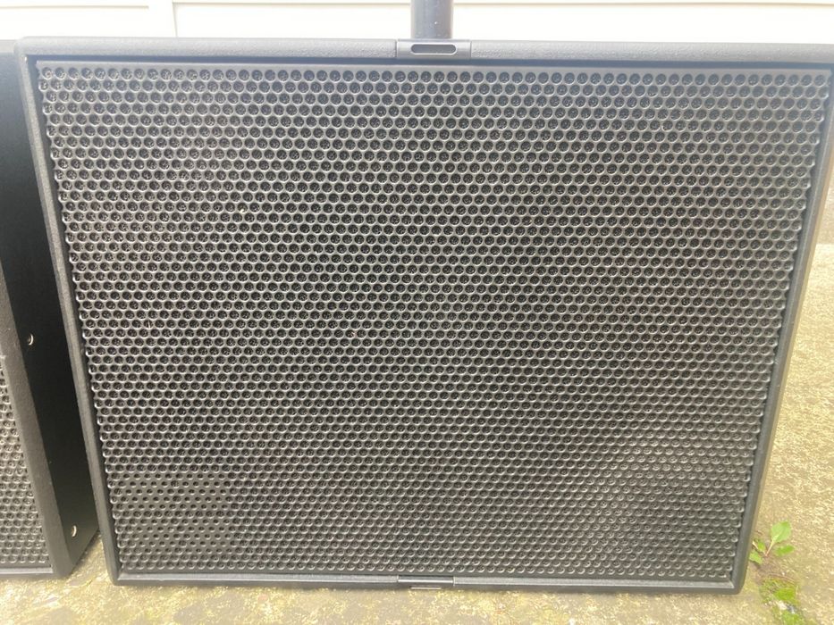 Vand subufar D&B audiotechnik B4 o pereche