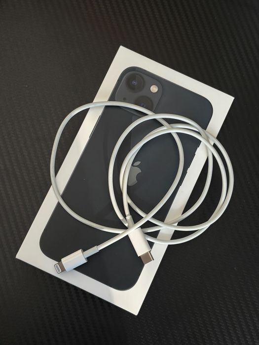 iPhone 13 simplu alabstru inchis