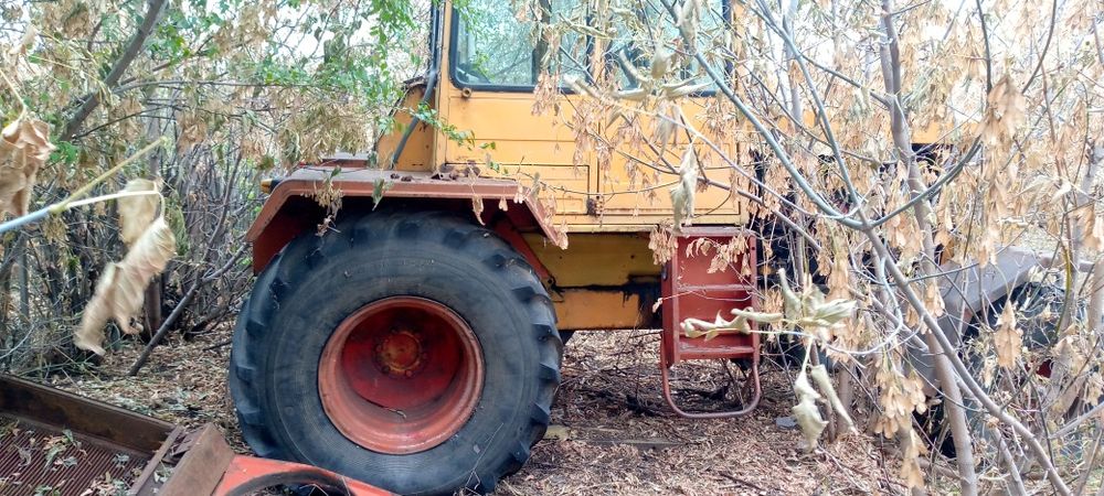 ТракторДТ-75 колесный.