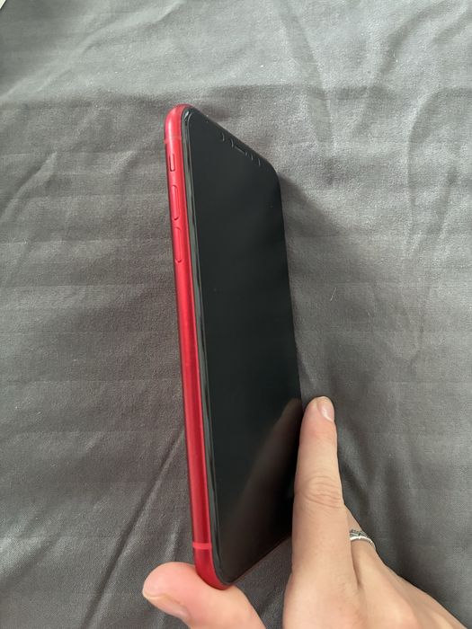 Продавам iPhone11