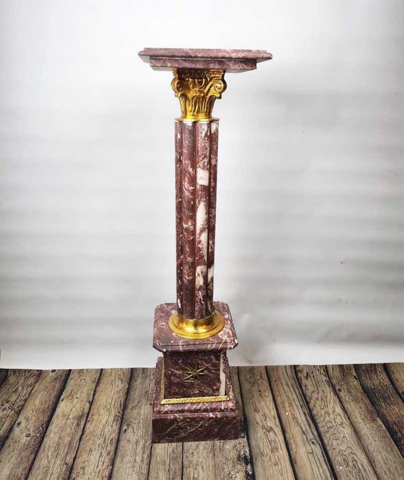 Мраморна колона - постамент /пепел от рози/