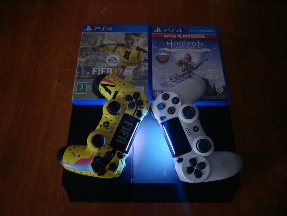 Продам Пс4 + игры
