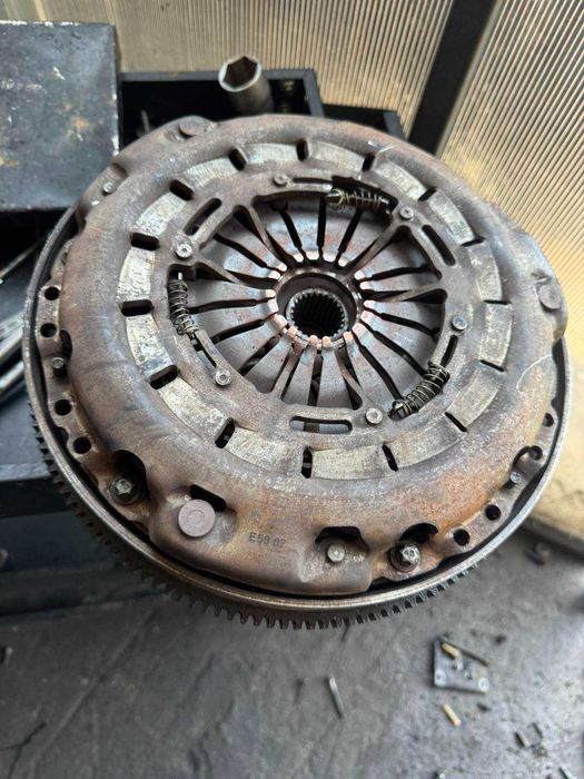 Съединител с демпферен маховик за Mercedes 270cdi 612 мотор