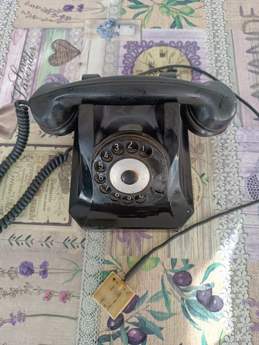 Старинен телефон