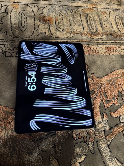 Ipad 13 pro m4 срочная продажа пользовался неделю