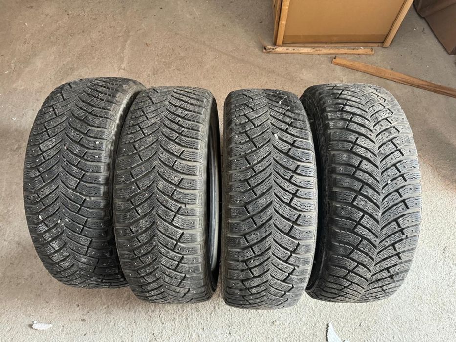Шины зимние 215х55х18 б/у в нормальном состояние