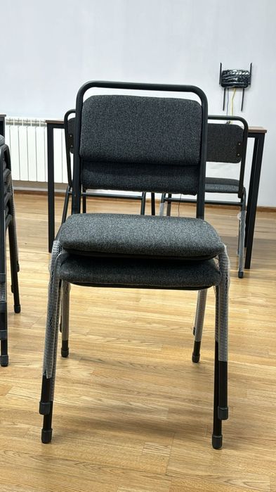 Стули для посетителеи