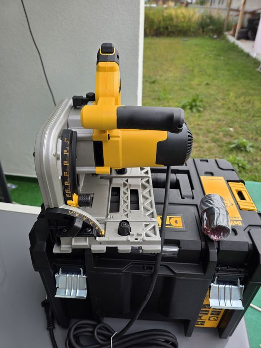 Fierastrau circular Dewalt DWS-520