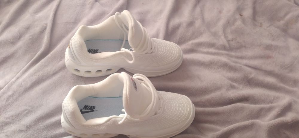 Продам кроссовки Nike