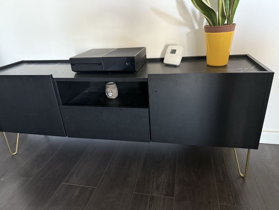 Vând set măsuță de cafea și comodă living