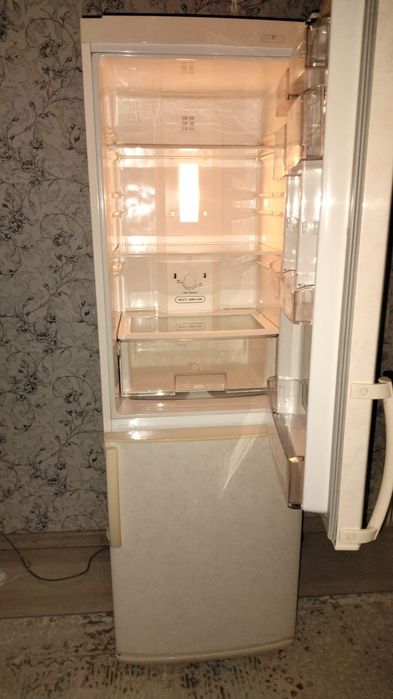 Продам холодильник LG