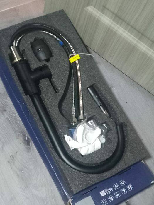 Baterie de bucatarie cu dus extractibil, negru mat
 Noua in cutie preț