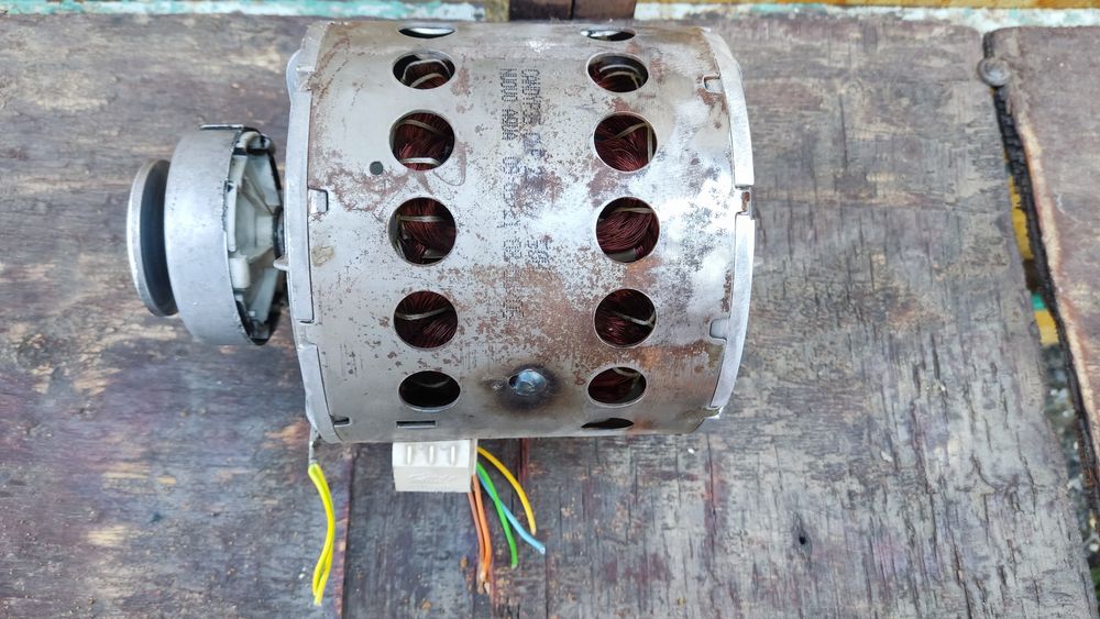 Продам мотор от стиральной машины , candy