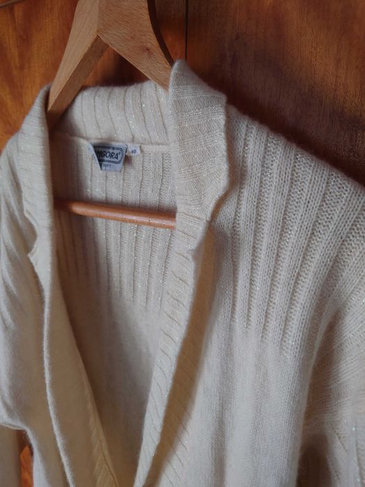 Дамски пуловер в цвят крем - вълна и ангора