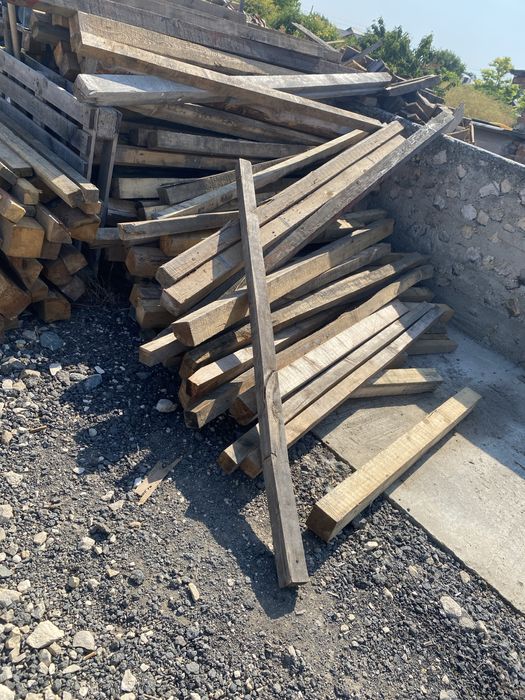 Paleti si patrati de vanzare