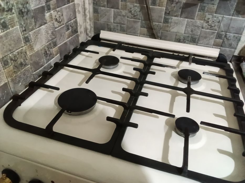 Продам газовую  плиту