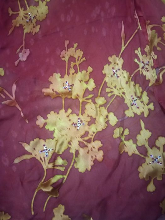 Вечернее платье с палантином.