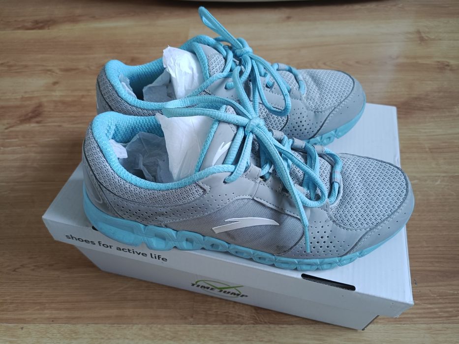 Кроссовки для девочек